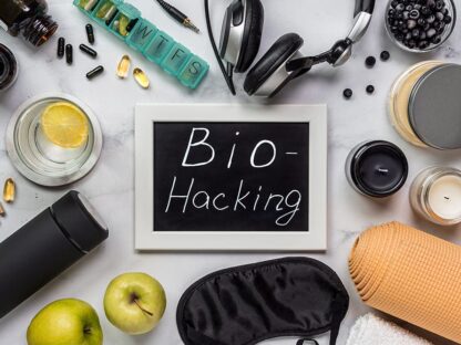 biohacking- Biohacking má určité výhody. Niektoré formy sa dajú ľahko robiť doma a ľahko sa dajú zastaviť, ak sa niečo pokazí. Ale vo všeobecnosti buďte opatrní.