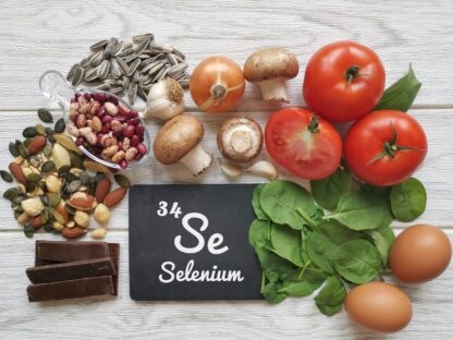 Selén je silný minerál, ktorý je nevyhnutný pre správne fungovanie vášho tela. Hrá rozhodujúcu úlohu v metabolizme a funkcii štítnej žľazy a pomáha chrániť vaše telo pred poškodením spôsobeným oxidačným stresom. A čo viac, selén môže pomôcť posilniť váš imunitný systém, spomaliť mentálny úpadok súvisiaci s vekom a dokonca znížiť riziko srdcových chorôb. Selén je minerál, ktorý môže poskytnúť rôzne zdravotné výhody. Napríklad môže pomôcť s kardiovaskulárnym zdravím, kognitívnymi funkciami a zdravím štítnej žľazy.Selén je minerál, ktorý môže poskytnúť rôzne zdravotné výhody. Napríklad môže pomôcť s kardiovaskulárnym zdravím, kognitívnymi funkciami a zdravím štítnej žľazy.