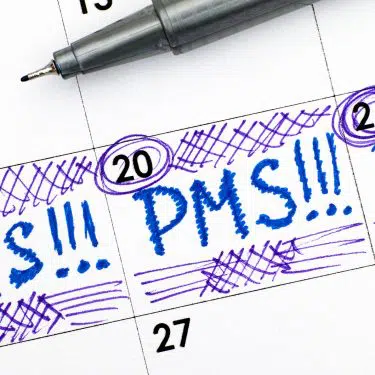 PMS je veľmi častý stav. Jeho príznaky postihujú viac ako 90 percent menštruujúcich žien. Príznaky začínajú päť až 11 dní pred menštruáciou a zvyčajne ustúpia, hneď ako menštruácia začne.