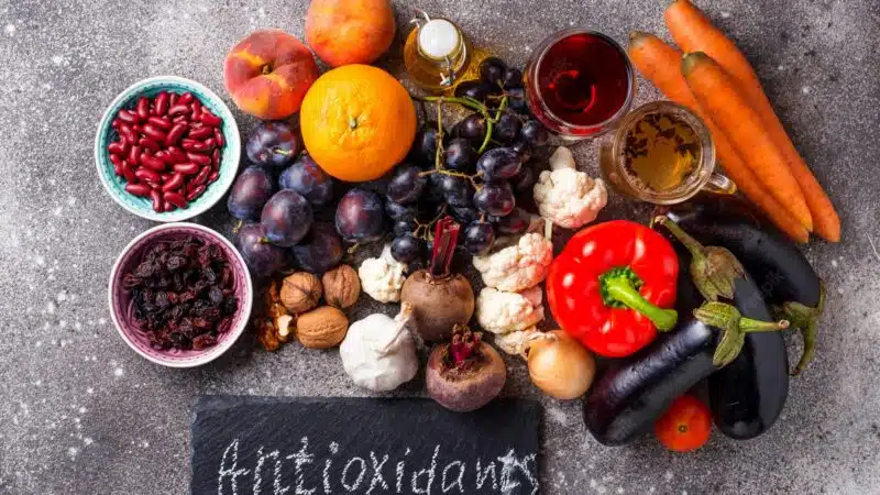 Prírodné antioxidanty môžu chrániť pred poškodením buniek, ktoré spôsobujú voľné radikály, známe ako oxidačný stres.